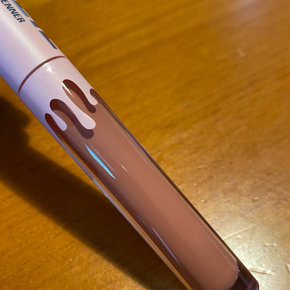 Kylie Jenner Matte Liquid Lipstick Candy K 👄 - Picture 7 of 17